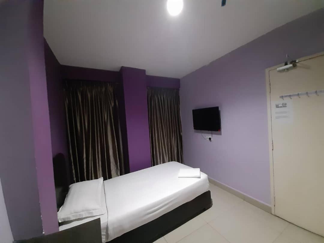 Hotel Zamburger Kota Damansara Buitenkant foto