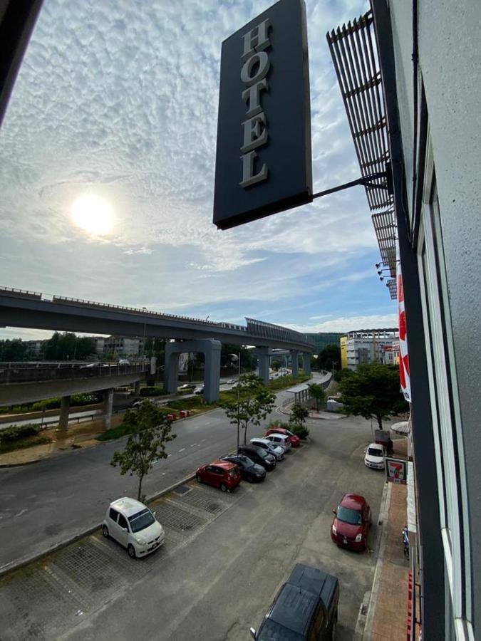Hotel Zamburger Kota Damansara Buitenkant foto