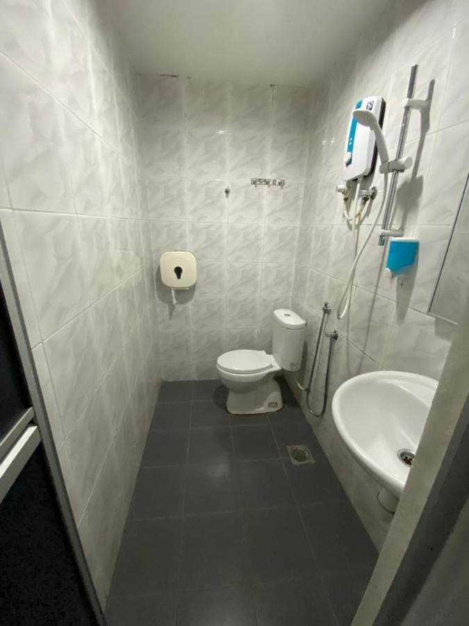 Hotel Zamburger Kota Damansara Buitenkant foto